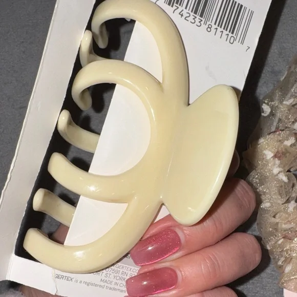 Sophi - NWT Yellow & Beige Floral Hair Accessories Set - Picture 7 of 14